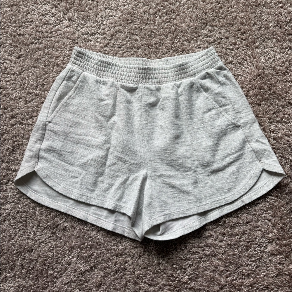 Old Navy Textured Knit Dolphin Hem High Rise Shorts - White Size Medium